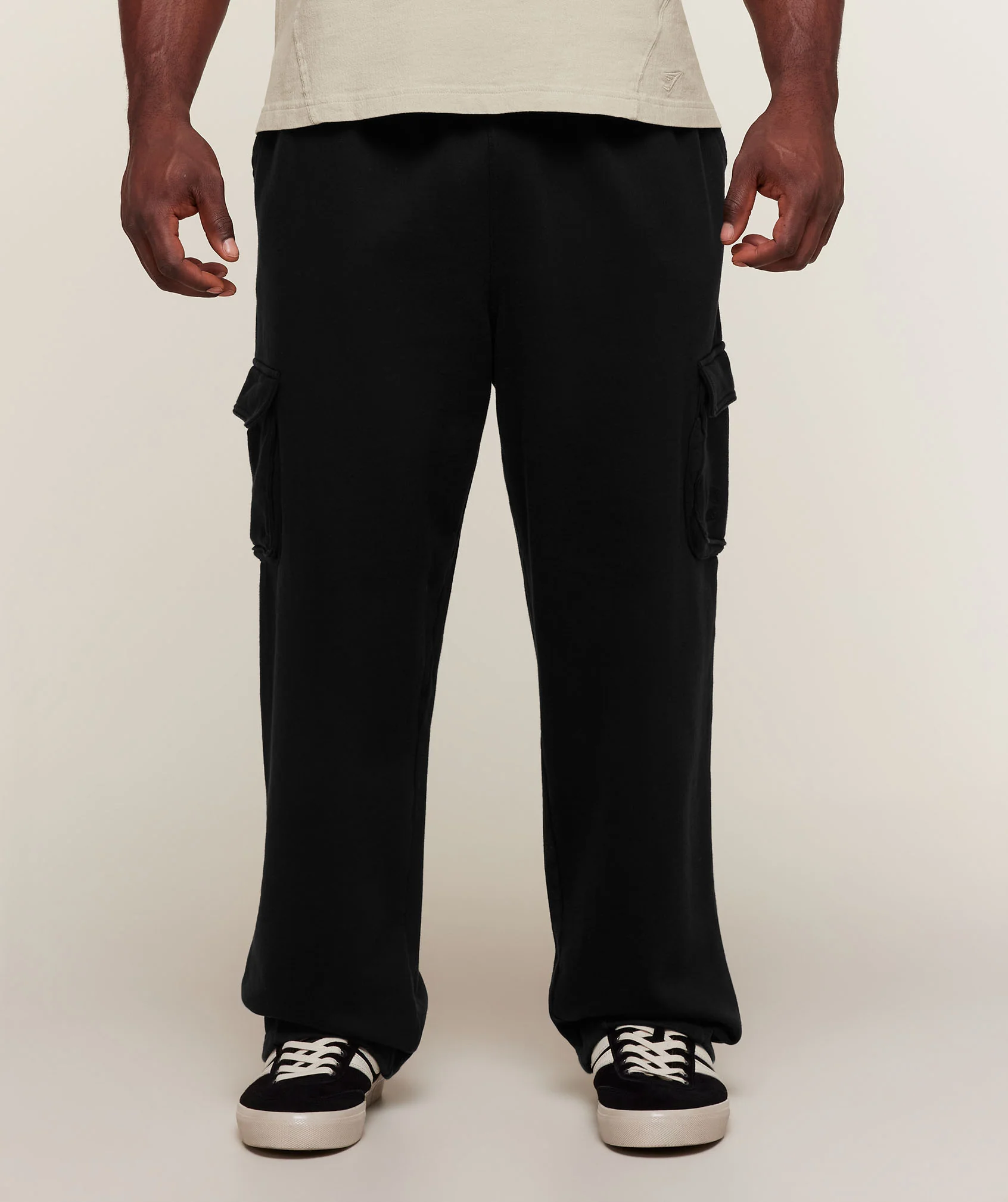 Pantalon cargo noir washed à coupe oversize effet lifting