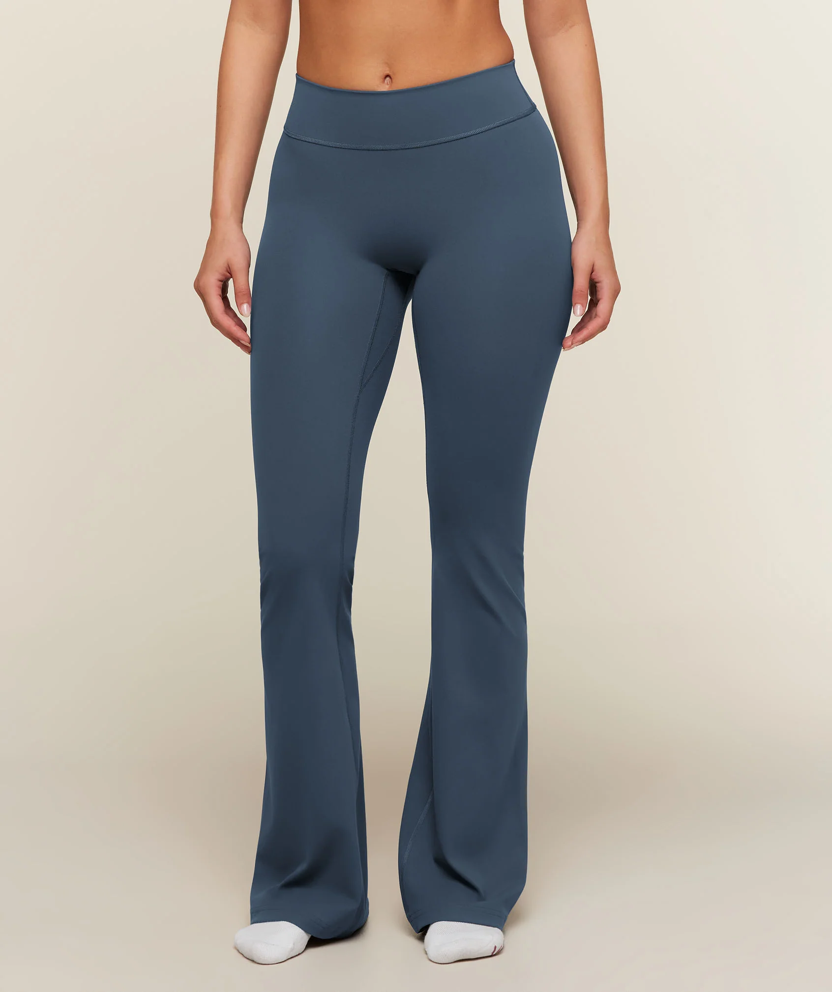 Gymshark SoftSense™ Mid-Rise Flared Leggings Stretch Training