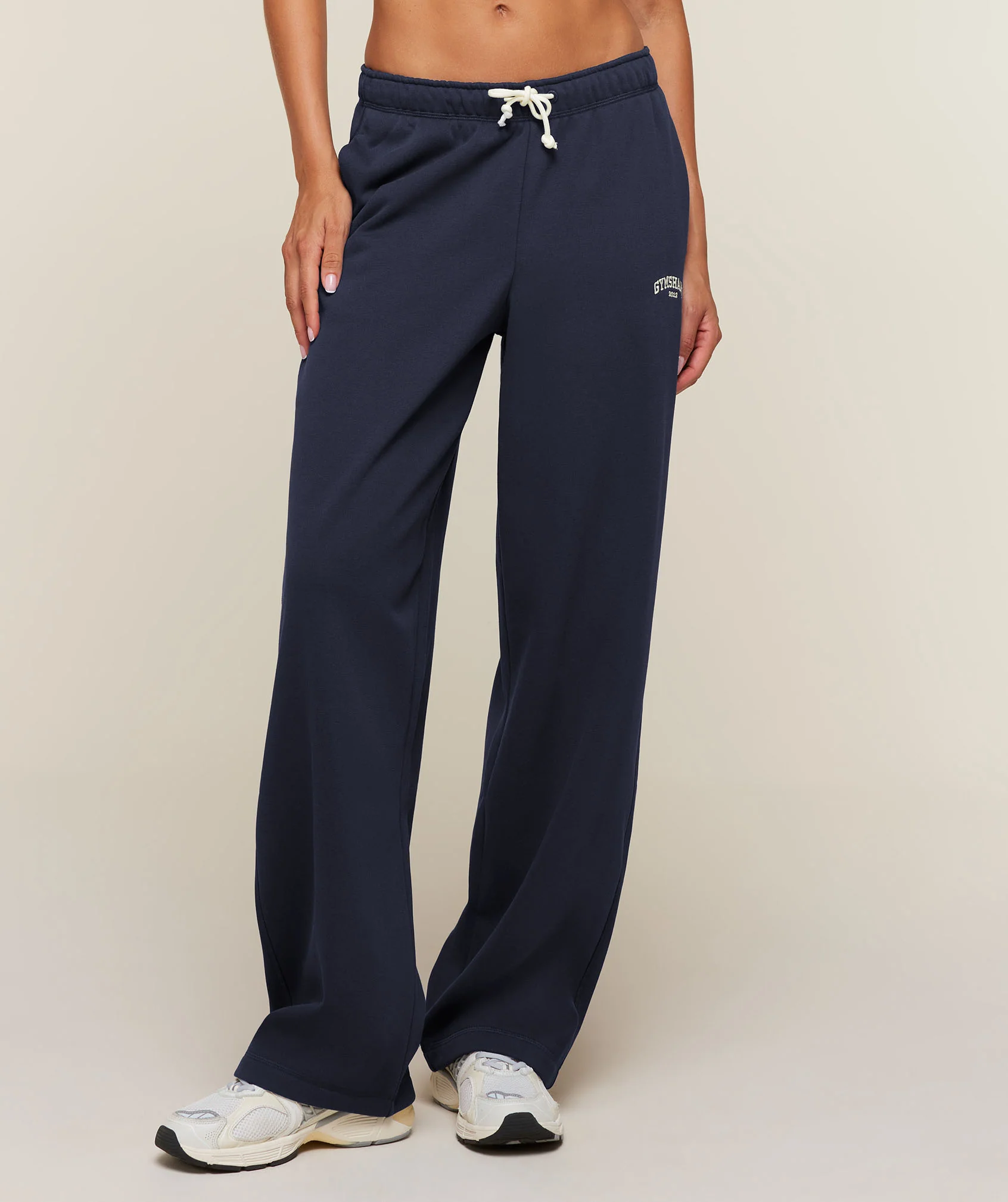 Spodnie Cosy Luxe Campus Tall Fit z szeroką nogawką
