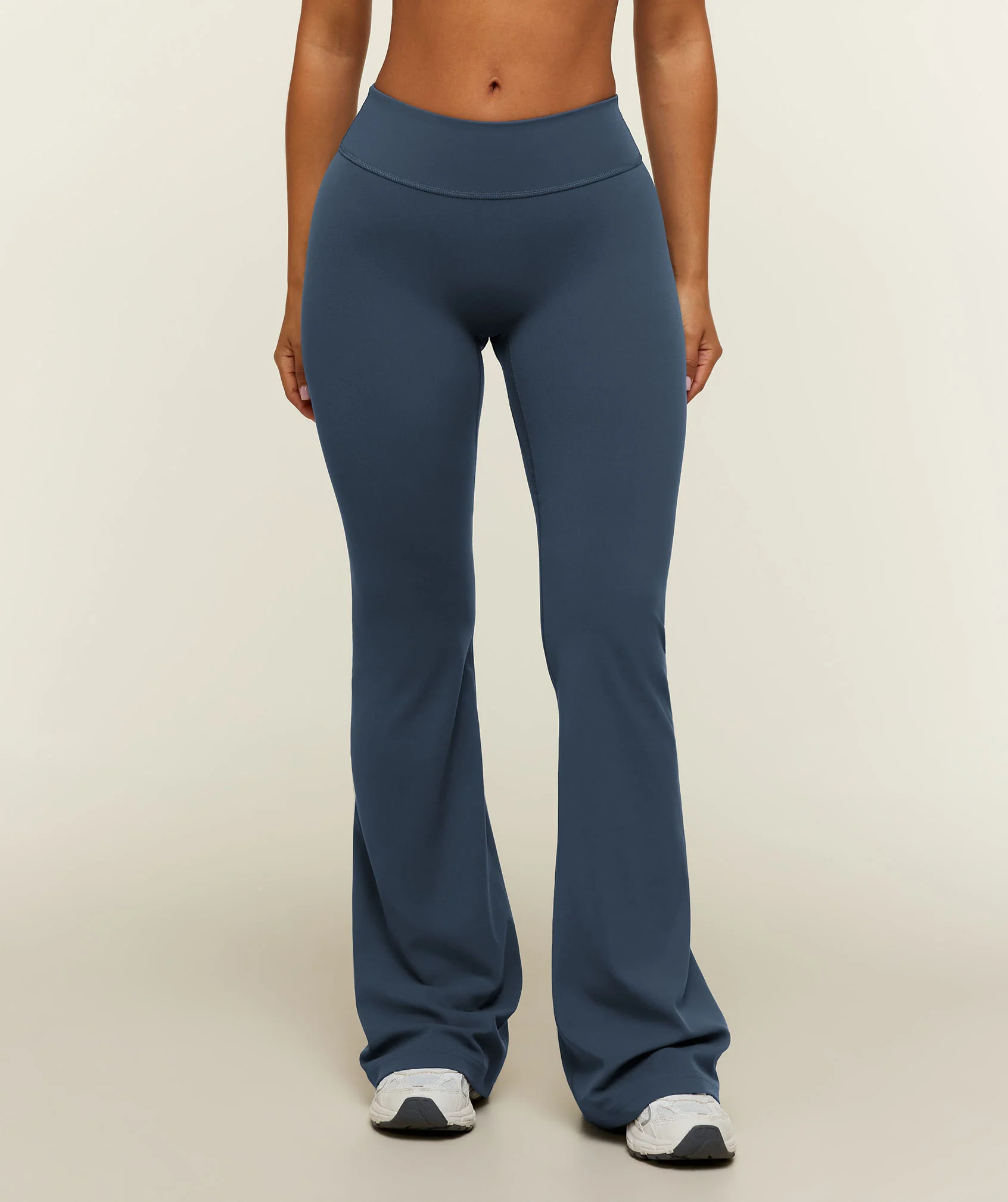 Gymshark SoftSense Mid-Rise Flared Leggings in Short