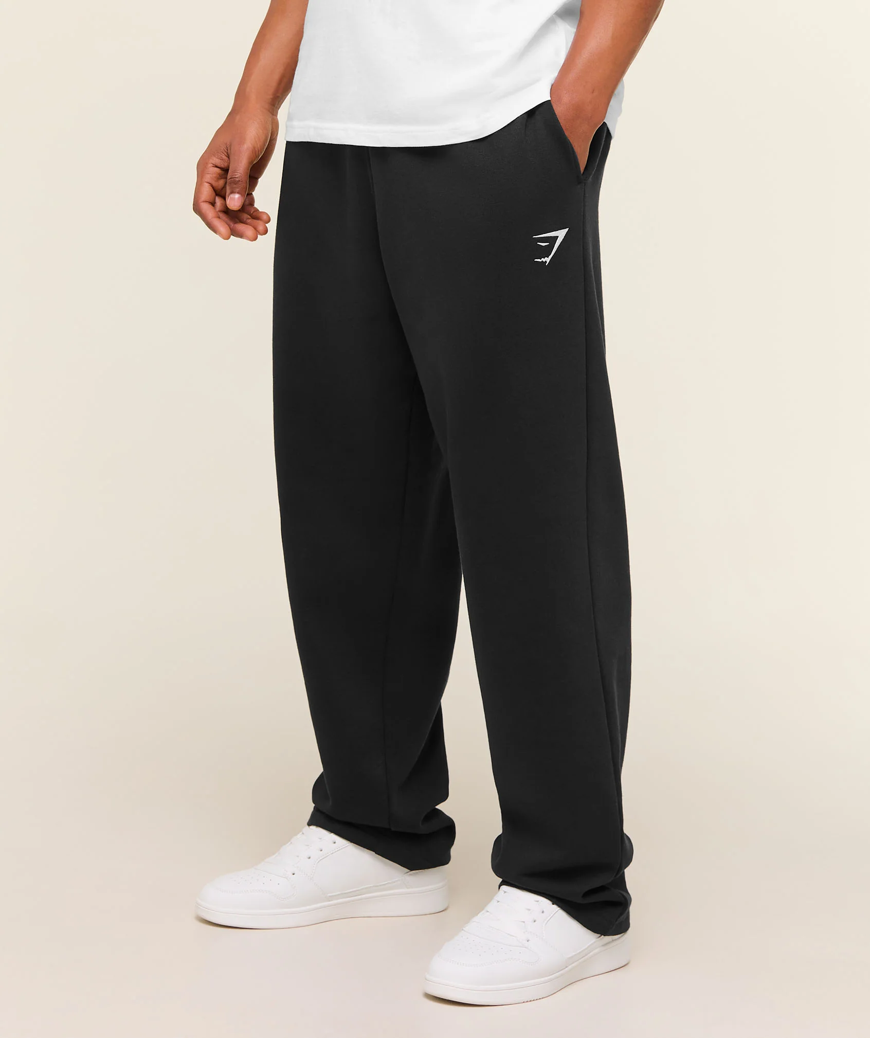 Crest Straight Leg Sweatpants in Black