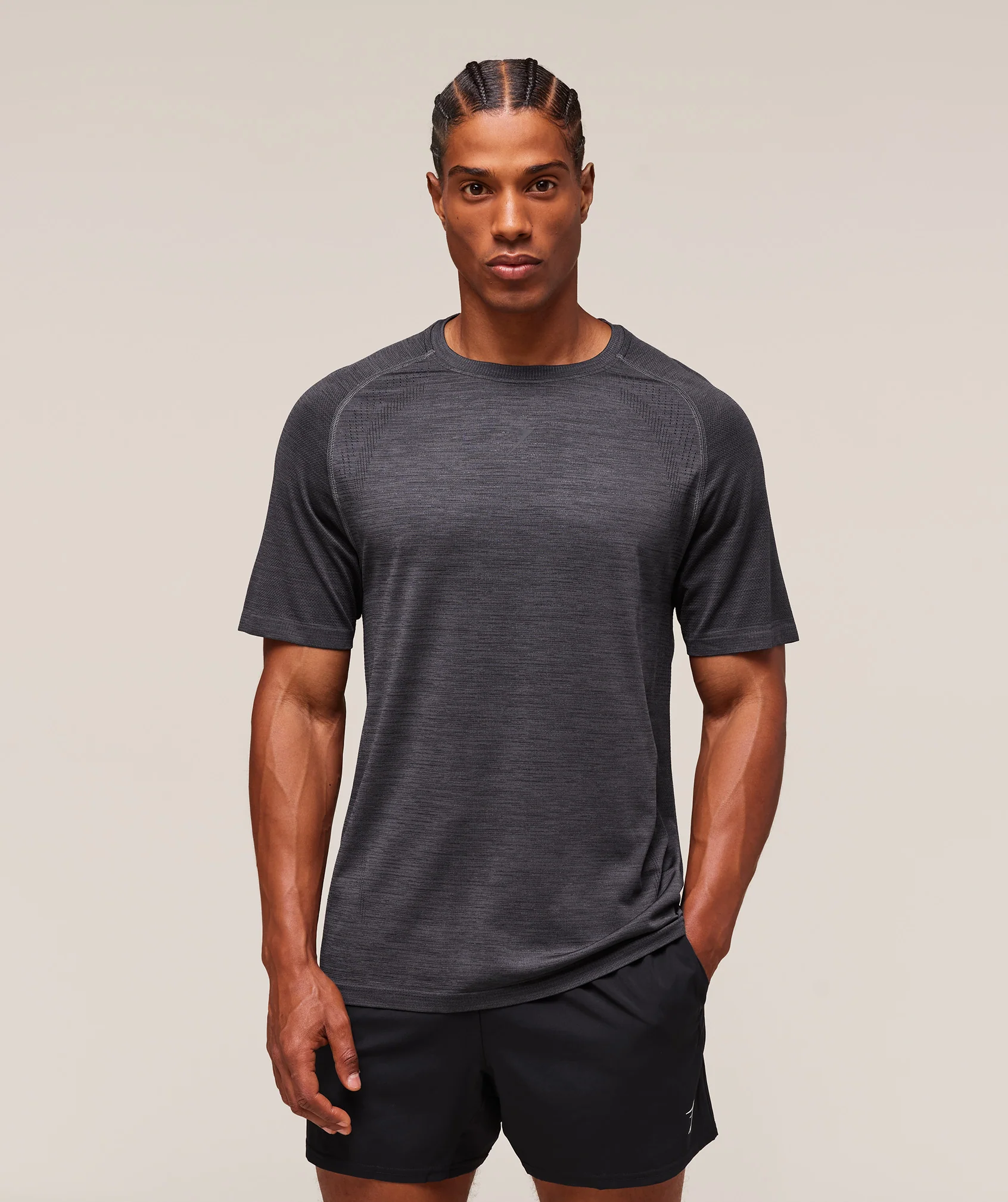 Versatile Seamless T-Shirt in Grey with Sweat-Wicking Fabric