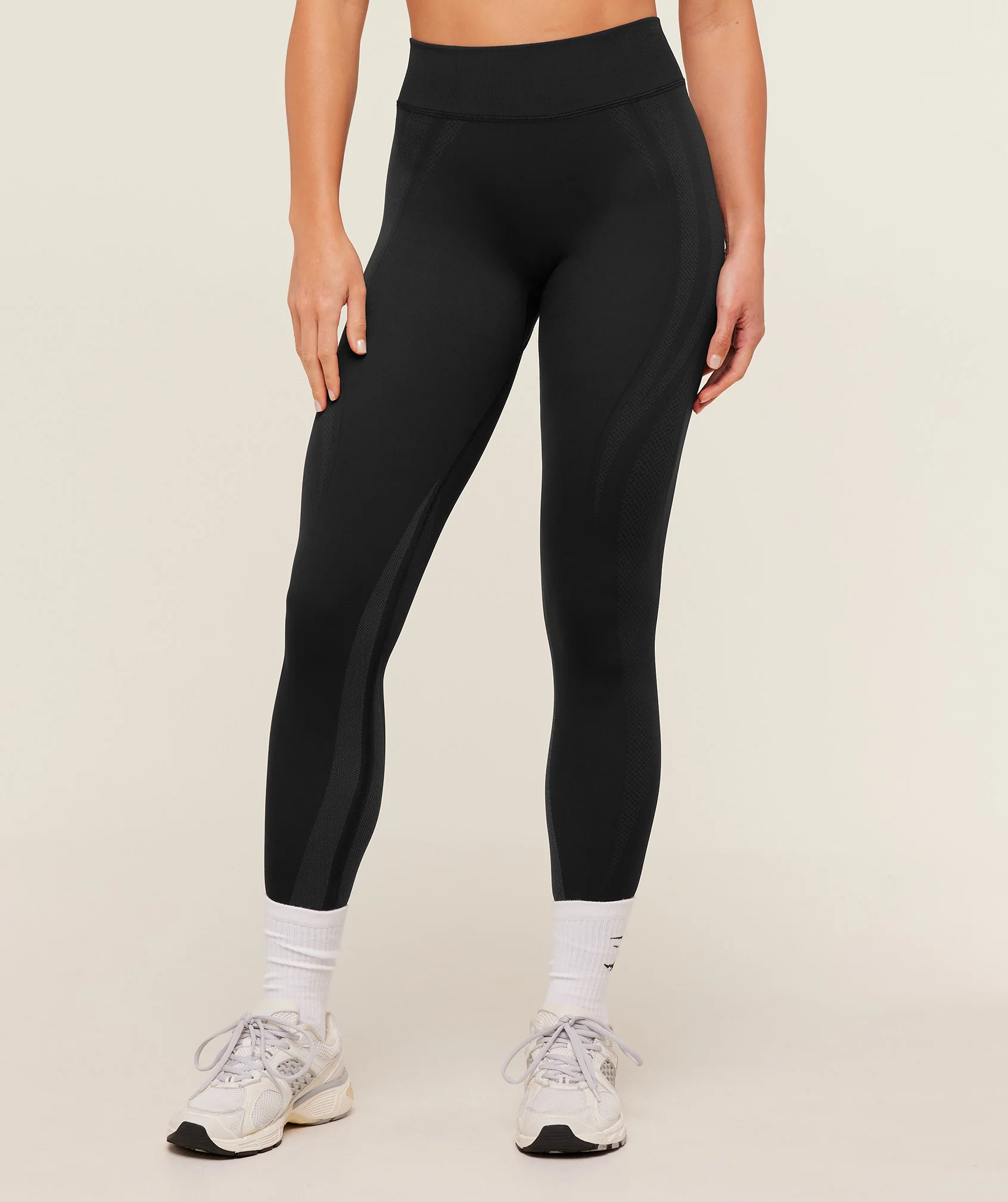 Weekend Seamless Legging in Neutral Tones for Gym and Everyday Wear