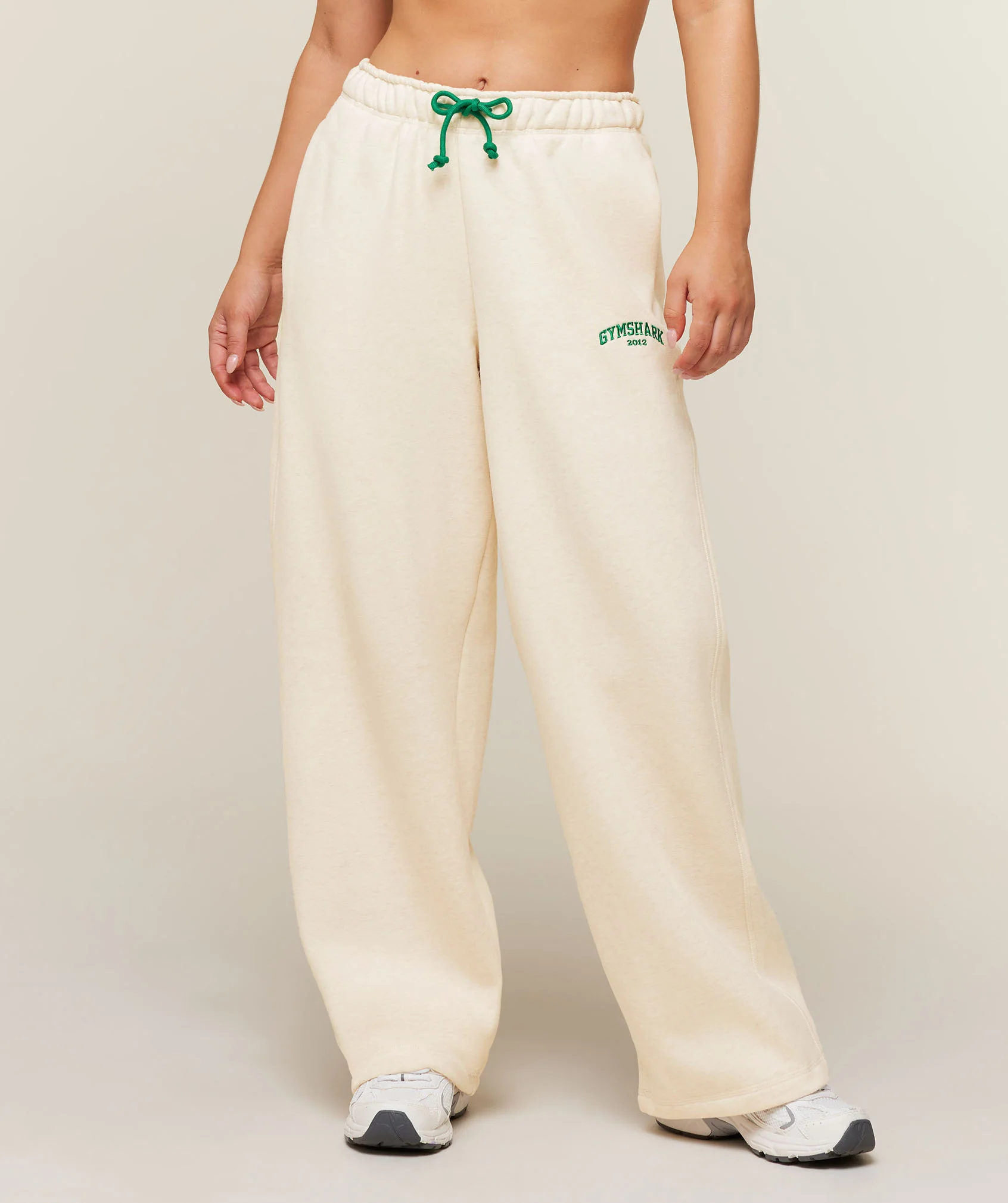 Cosy Luxe Campus Short Pants in Brown with Wide Leg