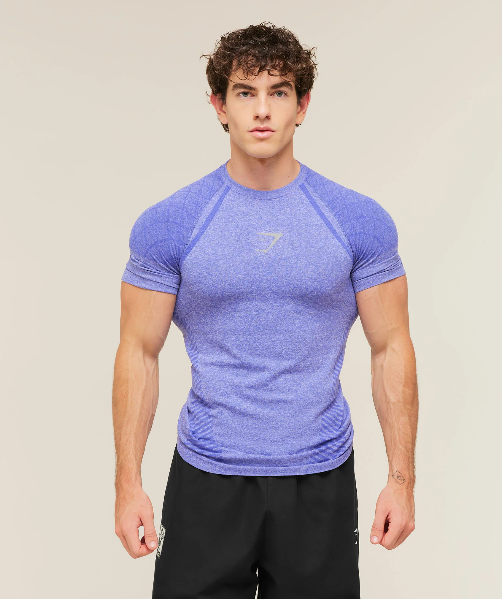 Gymshark Devant 無縫 T 恤（貼身剪裁上衣）