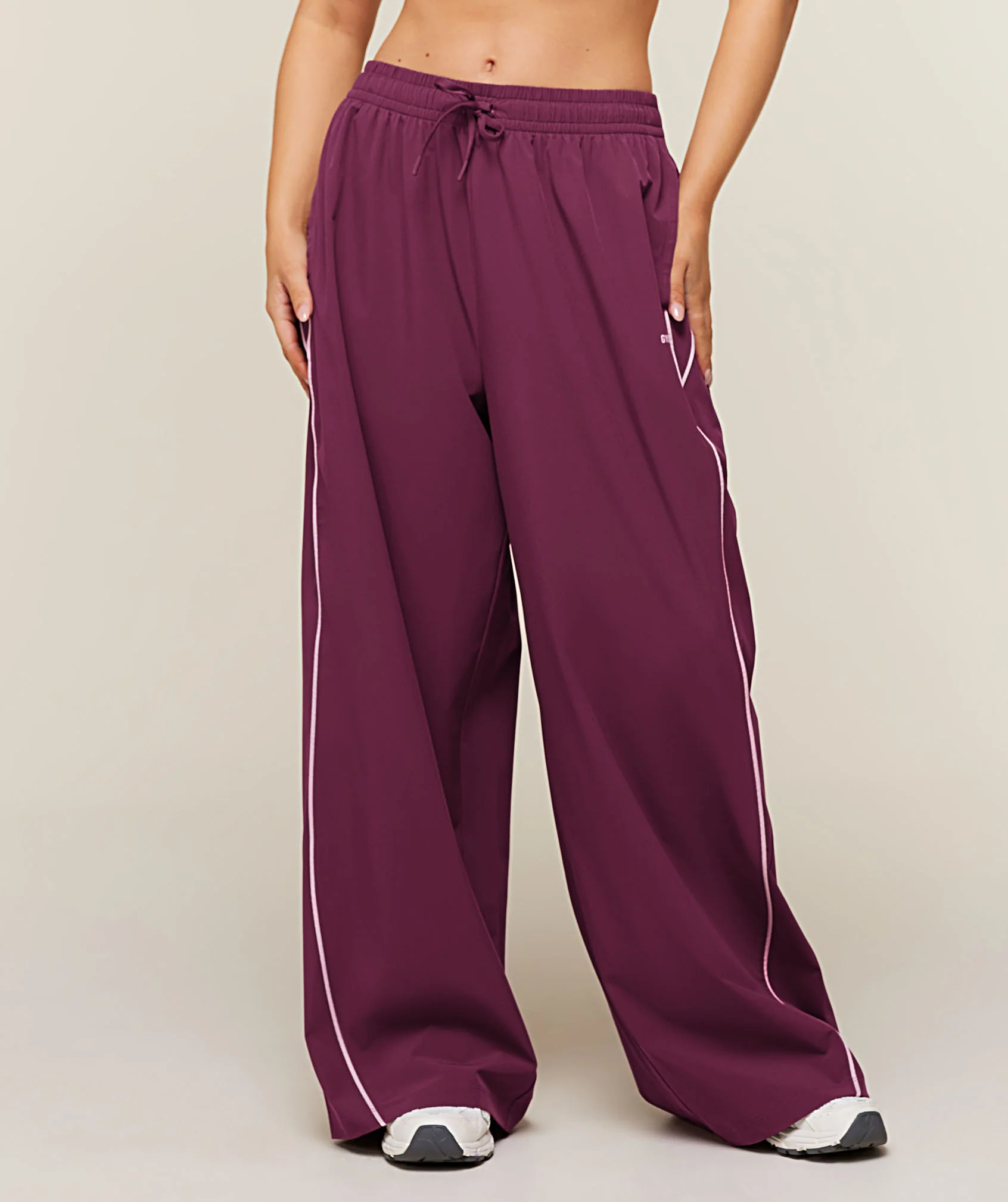 Gymshark Track Pants Short Wide-Leg Fit in Pink