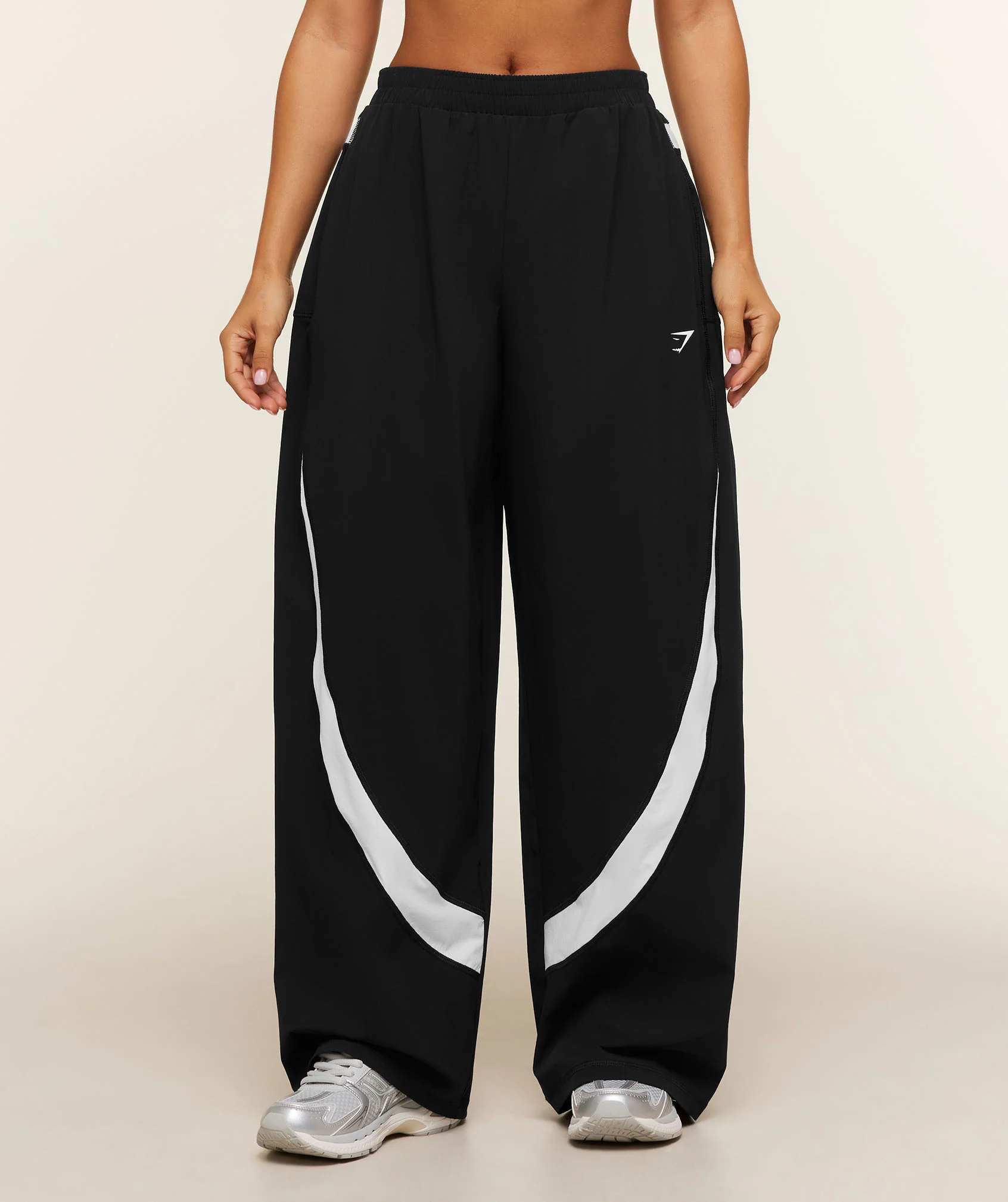 Edge Dipped Pants Short with Oversized Fit and Contrast Panels