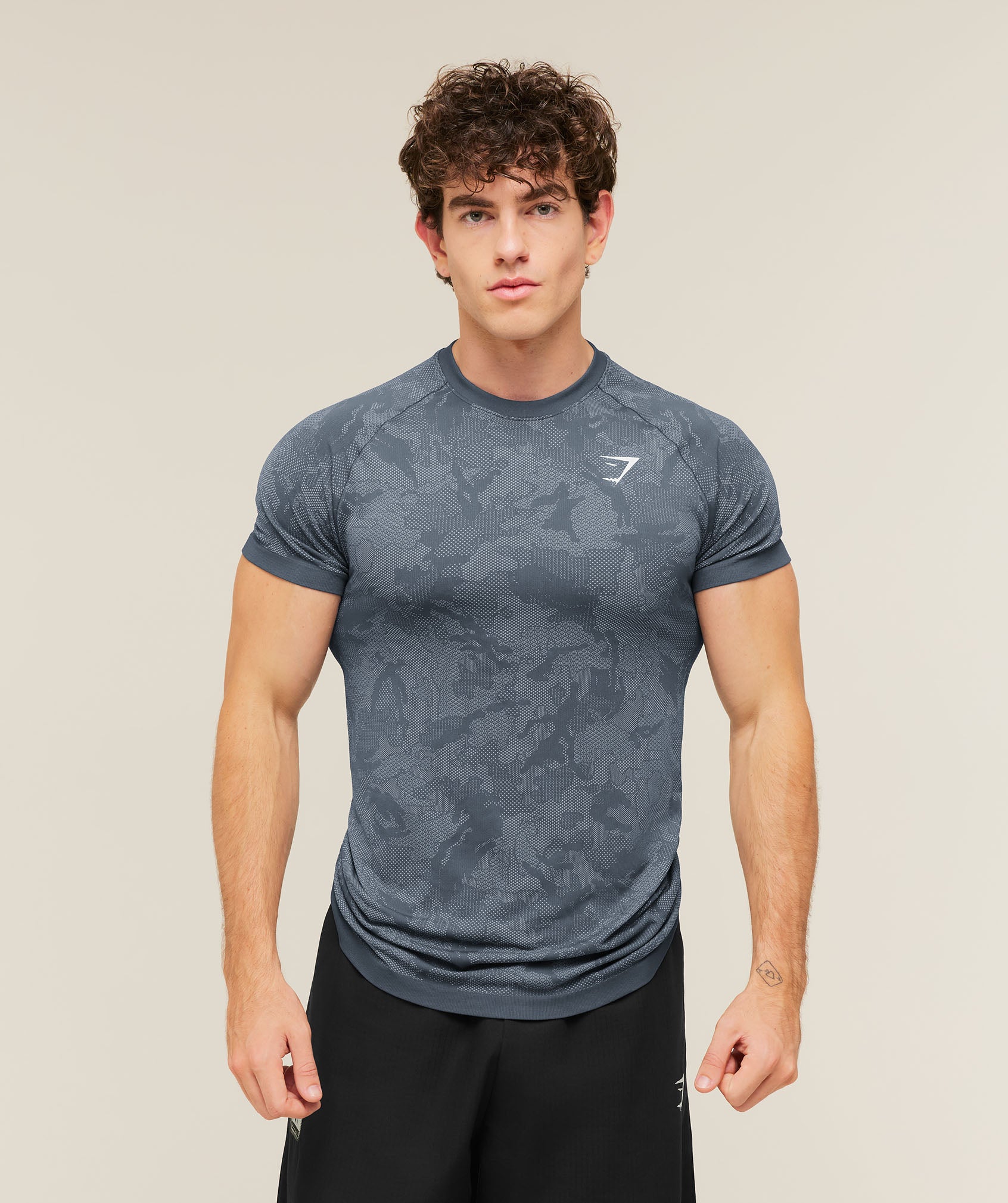 Gymshark Geo Seamless T-Shirt Slim Fit with Raglan Sleeves