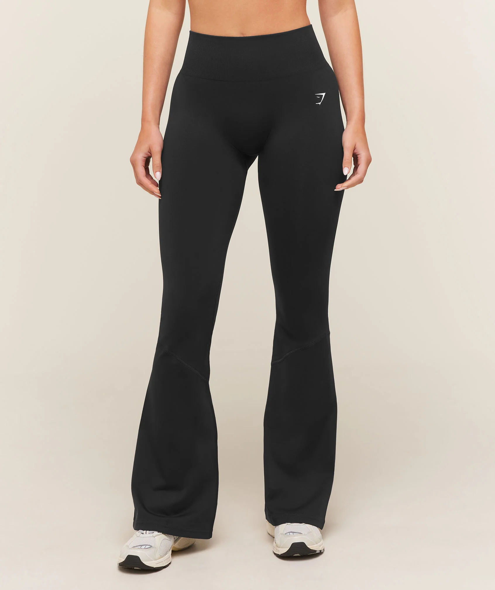 Everyday Seamless Flared Leggings in Black