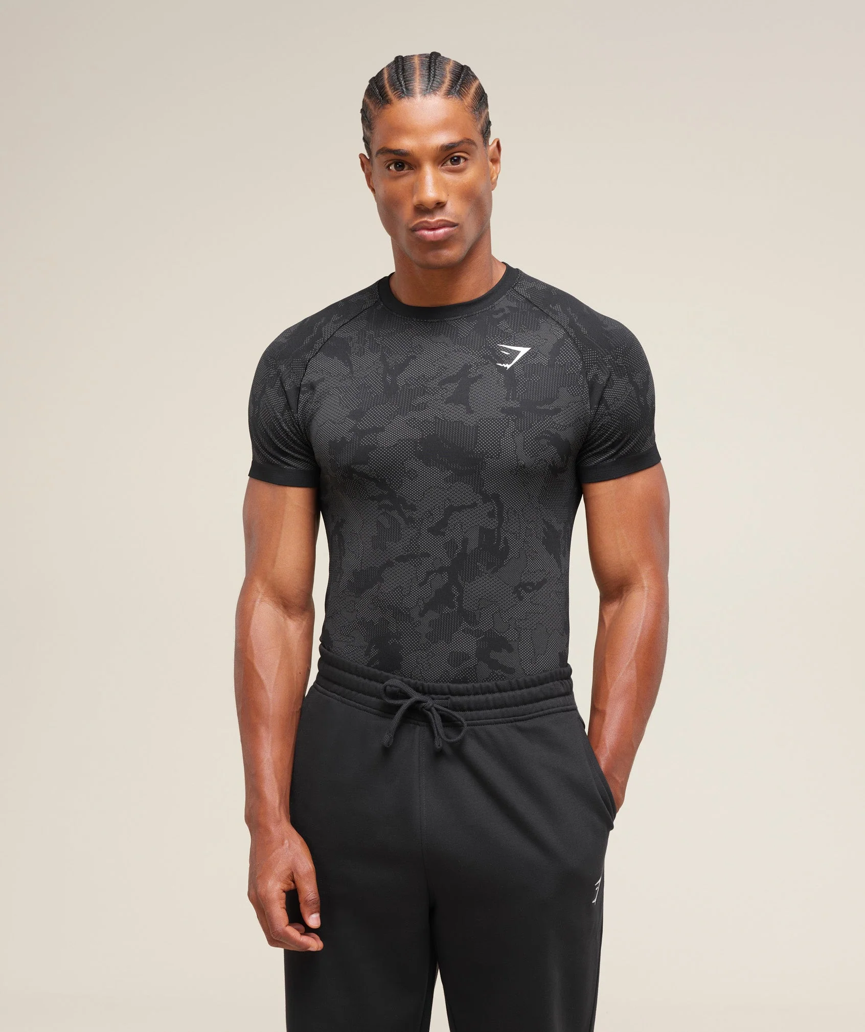 Geo Seamless T-Shirt with Raglan Sleeves and Sweat-Wicking Fabric