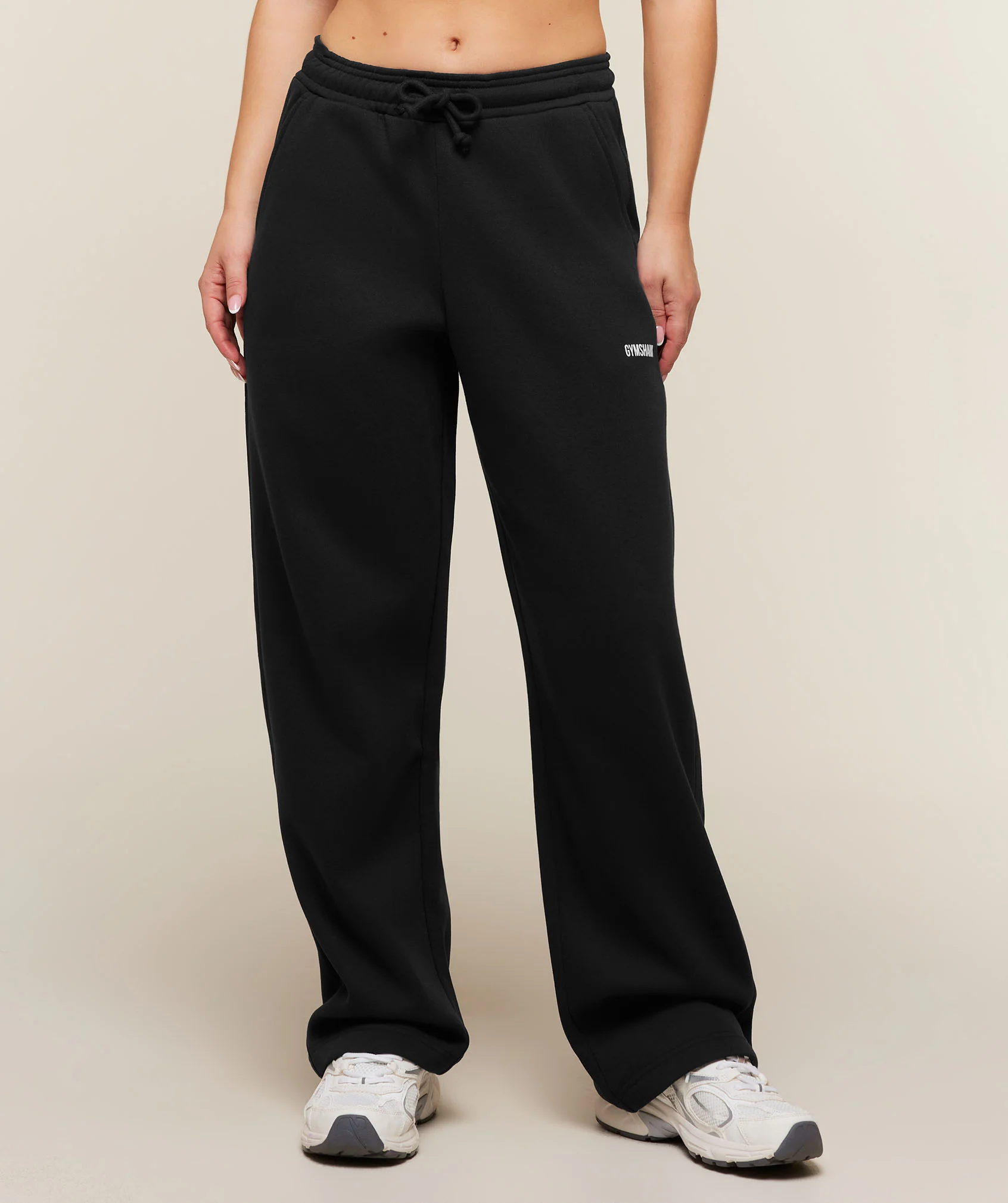 Cosy Luxe Straight Leg Short Sweatpants in Black