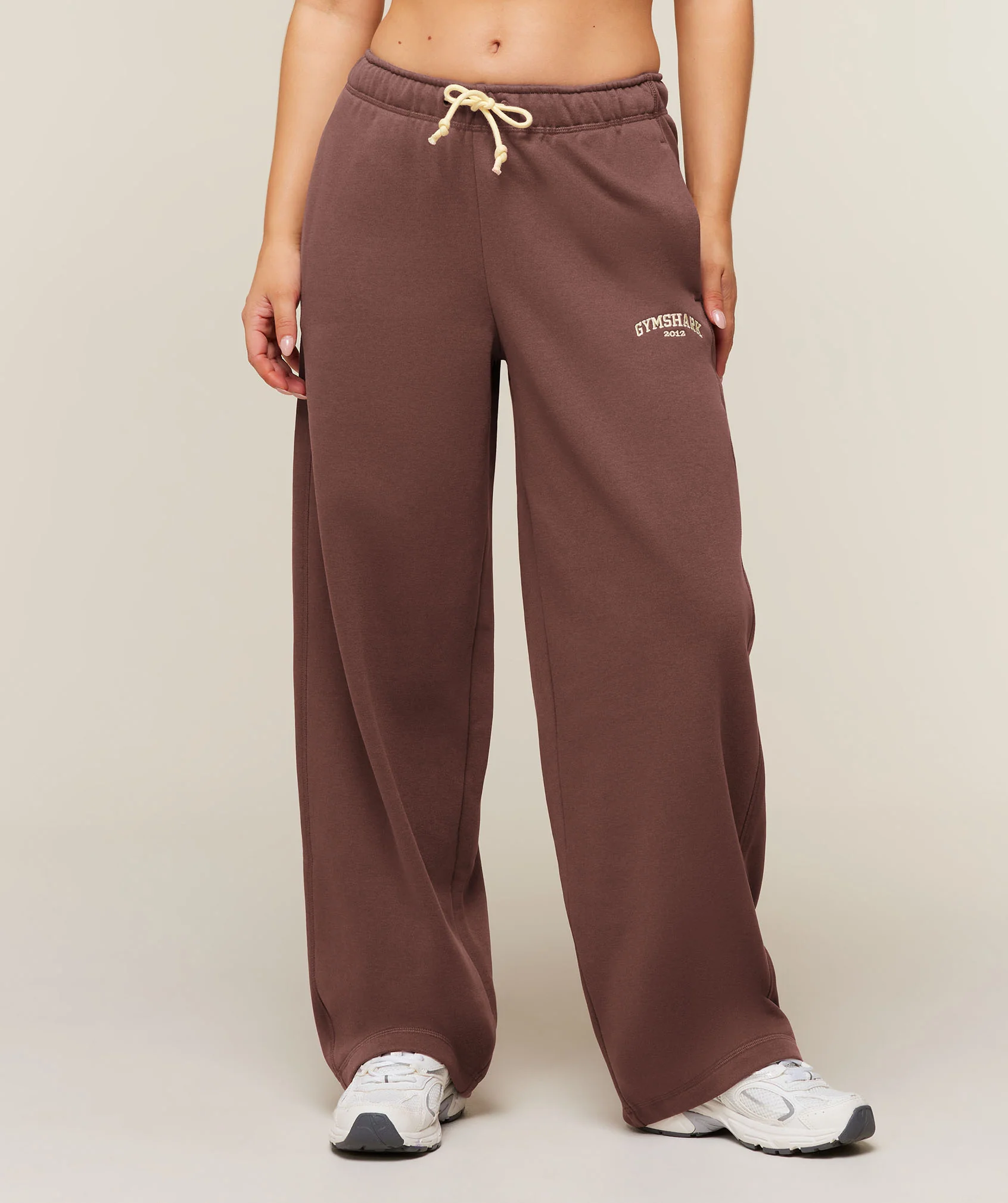 Gymshark Cosy Luxe Campus Pants Short in Brown